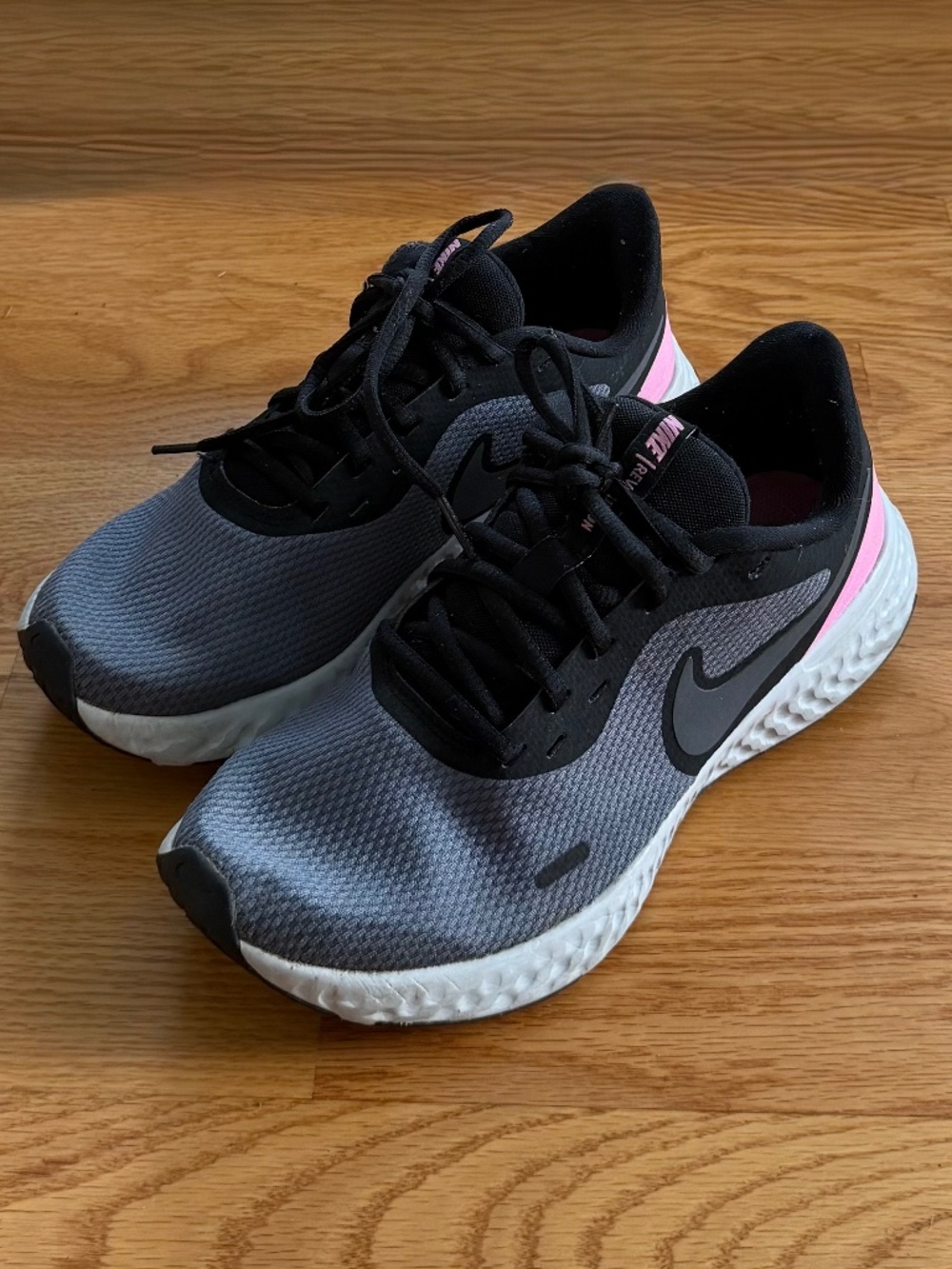 Nike Women's Revolution 5 Running Shoes (8.5)